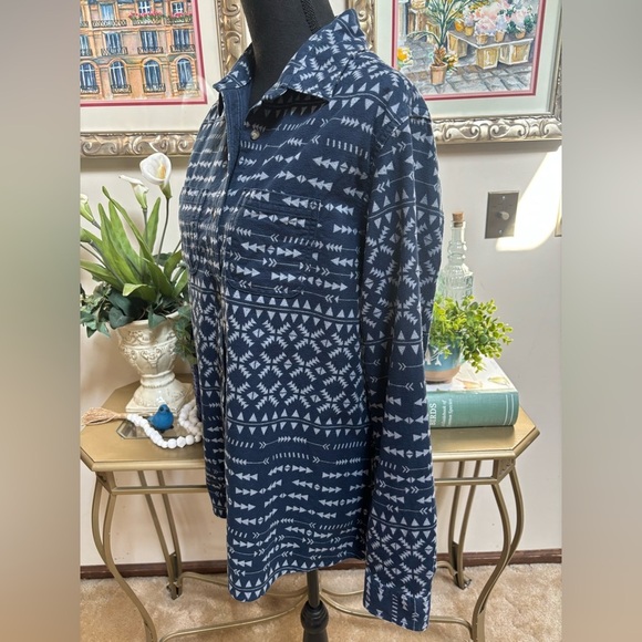 CABELAS WOMENS NAVY & WHITE BUTTON DOWN AZTEC DESIGN FLANNEL CASUAL SHIRT SZ L - Picture 4 of 11